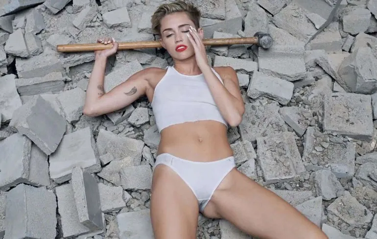 Wrecking Ball van Miley Cyrus zonder muziek