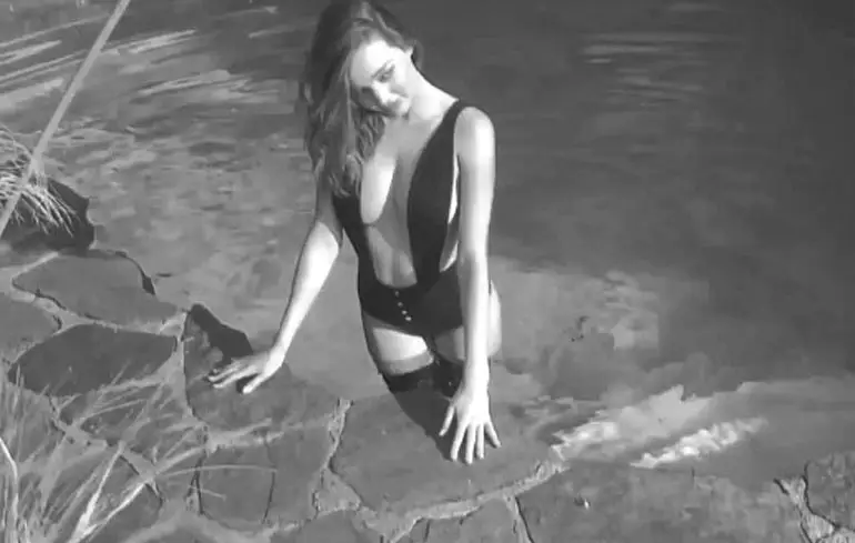 Miranda Kerr kan nog steeds sexy zijn