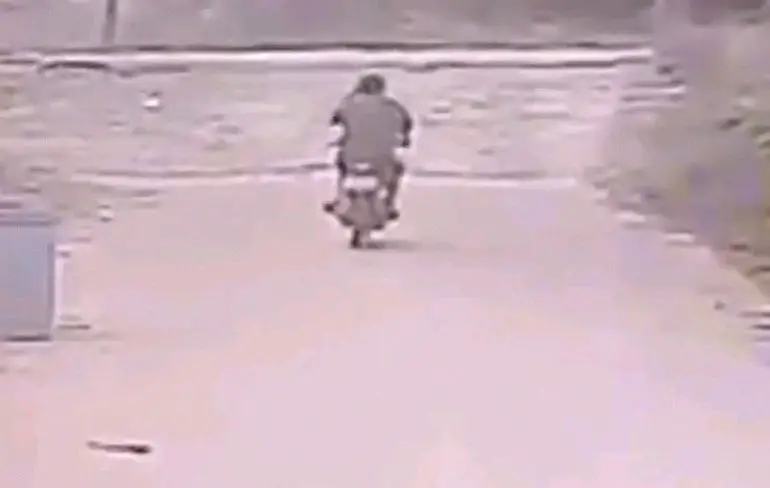 Dude komt goed weg met kwijtraken brommer