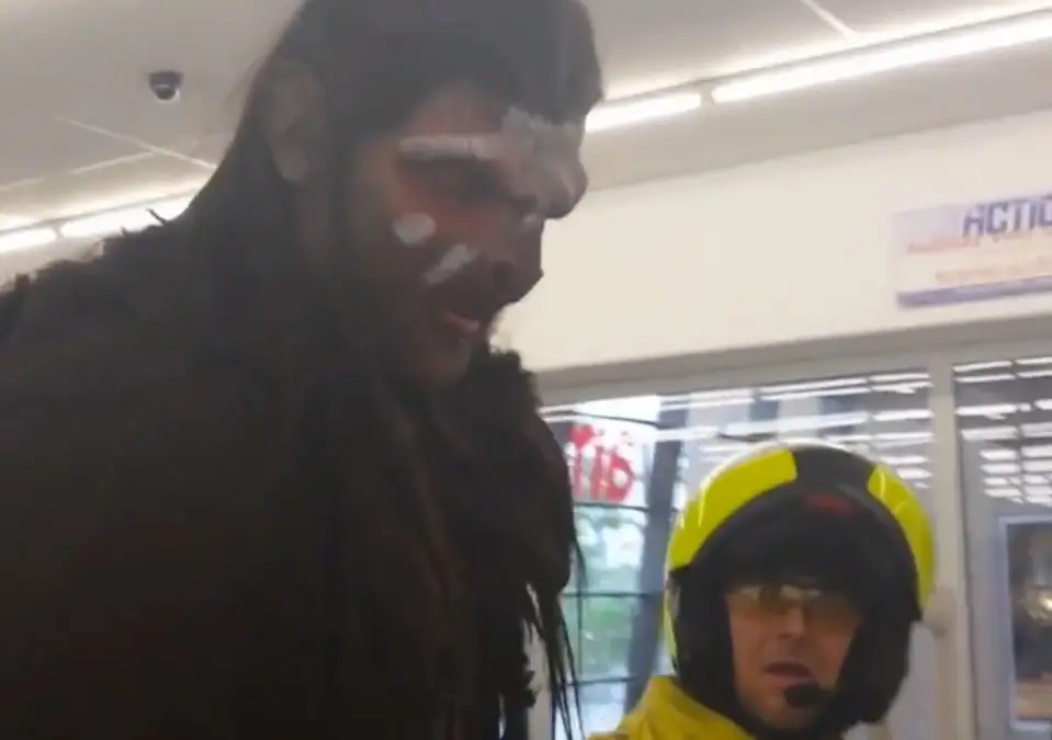 Uruk-hai Olivier Richters doet boodschapje