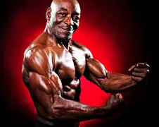 70 jarige Sonny is Bodybuilder
