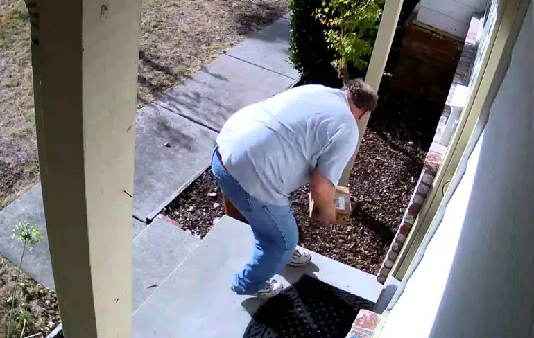 Instant Karma voor de pakketjes pakker