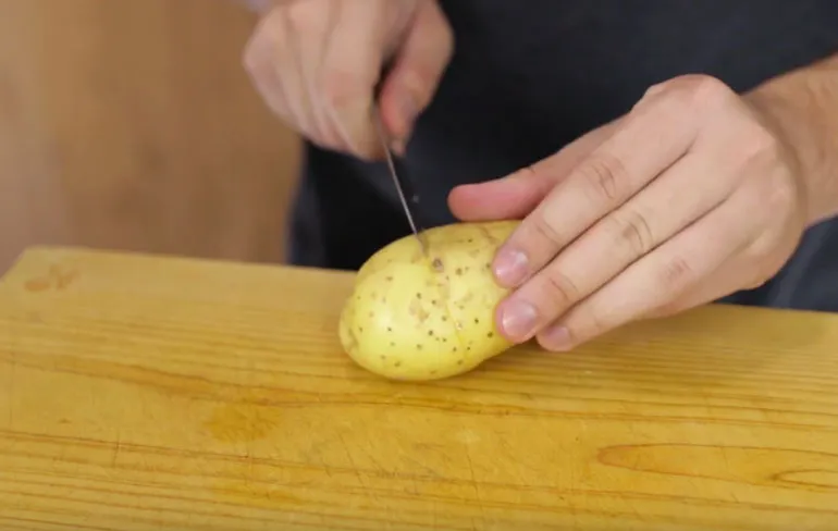 Food Hack: Aardappels schillen als een baas