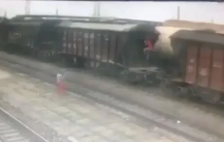 Bovenleiding aanraken is nooit verstandig