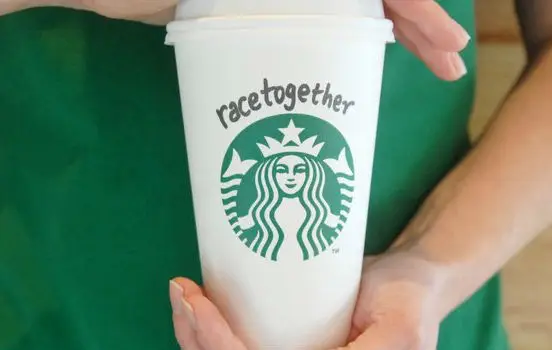 Gratis Starbucks koffie voor donkere Amerikaan