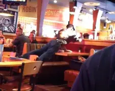 Busboy van Red Robin gaat als de brandweer