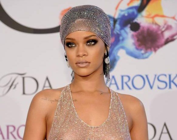 Rihanna gaat voor doorkijk tijdens 2014 CFDA Fashion Awards