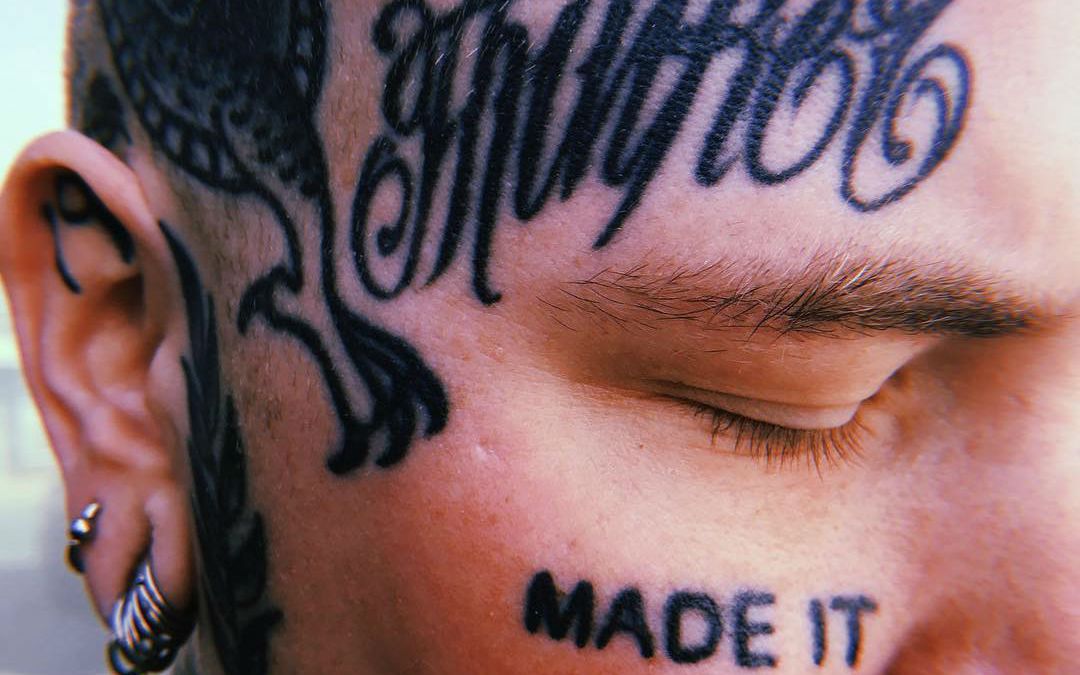 10 vragen aan een gast met tattoo’s in zijn gezicht