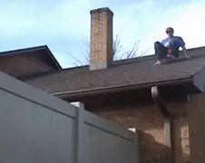 Van een dak rollen met een skateboard?!