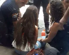 Vrouw krijgt schroevendraaier van man