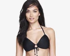 Shanina Shaik deed het voor Express Swimwear