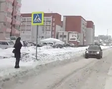 Vrouw en Renault doen even contact maken