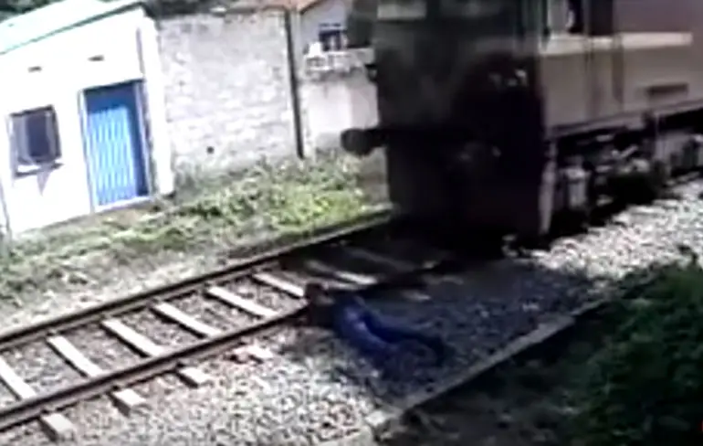 WTF: Verkering uit, dus kop op de rails