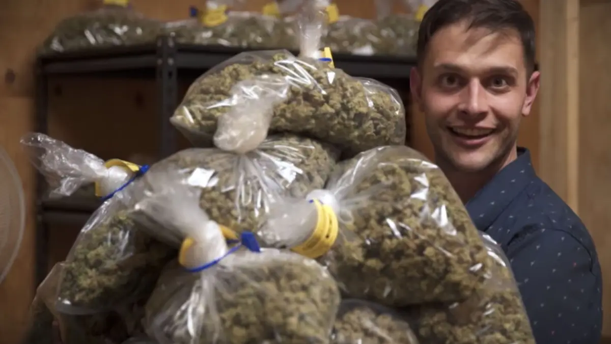 Jake Browne rookt cannabis voor zijn werk