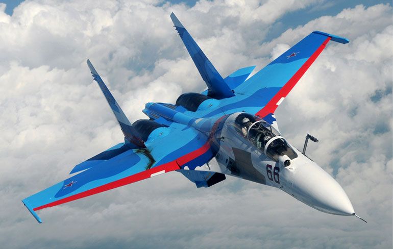 Straaljager porno: Sukhoi Su-30 danst in de lucht