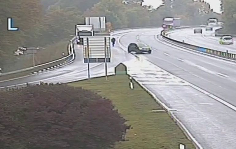 Zwitserse chauffeur raakt zijn auto kwijt op de snelweg