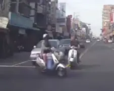 Taiwanese motorkap duikers in actie