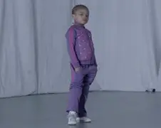 6 jarige Terra laat breakdance skills zien