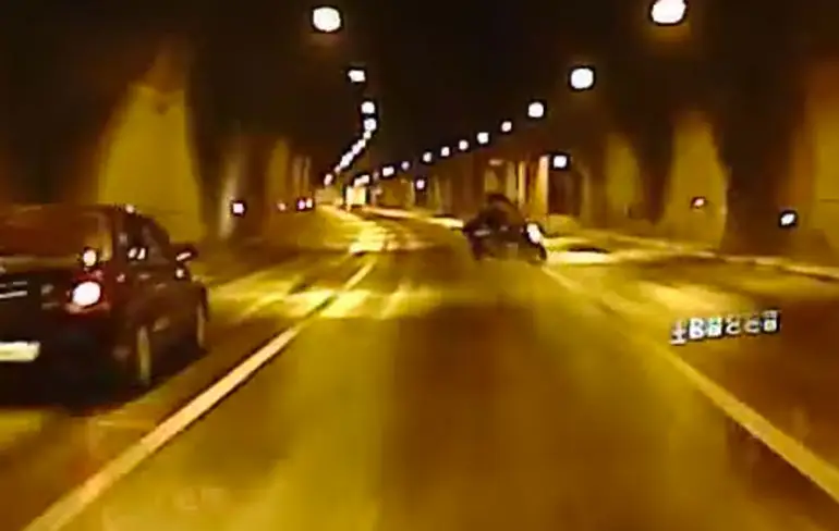 Glijertje maken in de Tunnel of Death