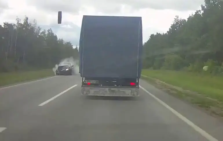 Vrachtwagenwiel kus geven kan schade opleveren