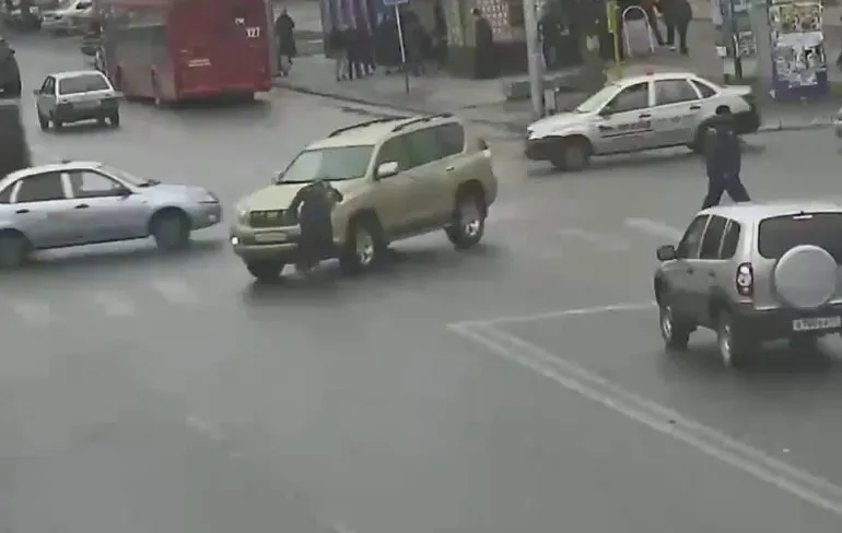 Vrouw geen obstakel voor Toyota Land Cruiser Prado