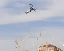 3 salto's maken met een fiets
