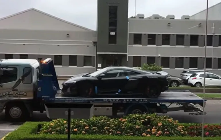 Joepie, McLaren 675LT uitpakken