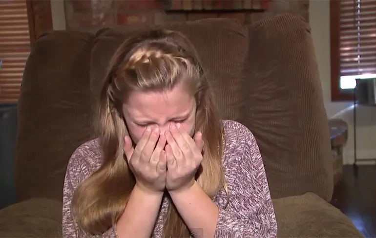 12 jarige Katelyn Thornley niest 12.000 keer per dag!