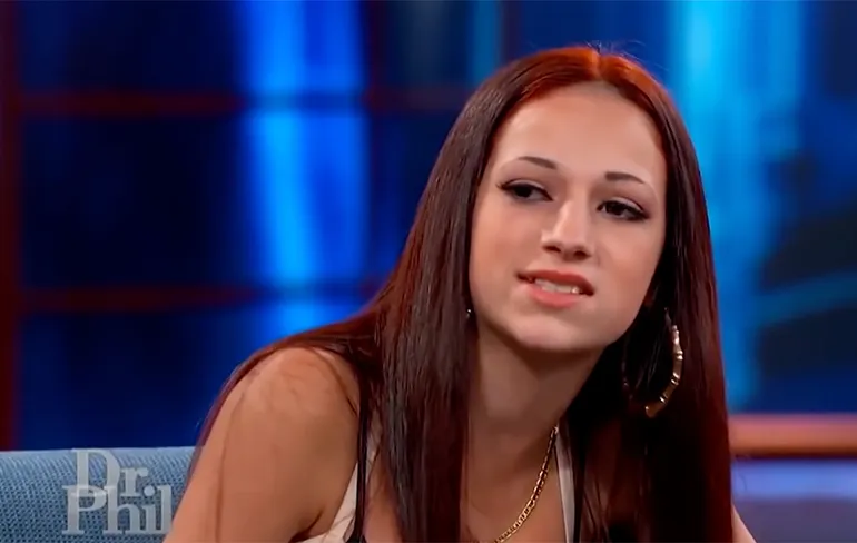 13-jarig meisje denkt dat ze een echte gangster is