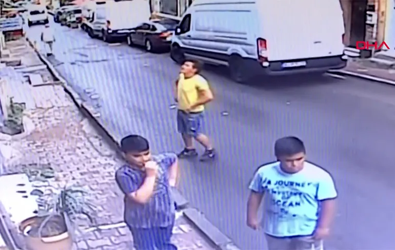 17-jarige jongen vangt peuter op die uit raam valt