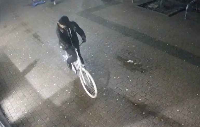 17-jarige kassamedewerker in gezicht geslagen door overvaller in Duiven