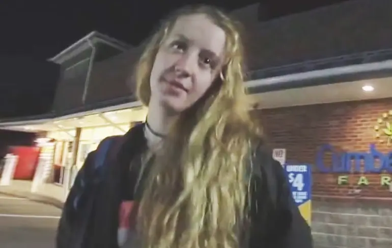 18-jarig meisje klaagt agent Burlington aan voor mishandeling