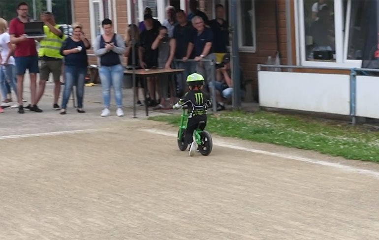 2-jarige Senn Swieters bijna winnaar NK Loopfietsen...