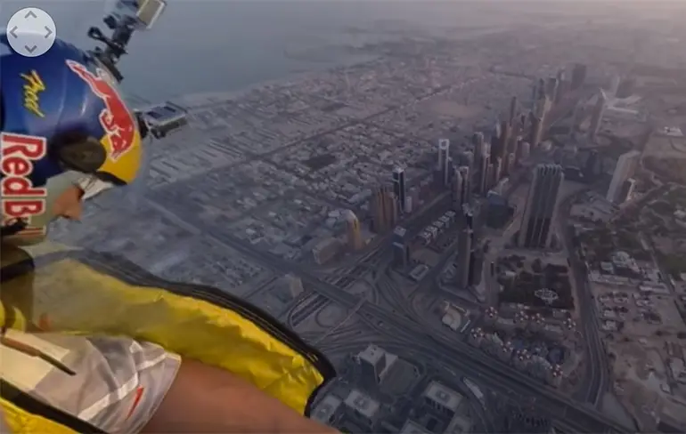 360 graden Base Jump van de Burj Khalifa in Dubai