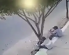 3 wachtende Braziliaantjes hebben engeltje op schouders
