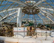 50 brute foto's van verlaten tropisch zwemparadijs Tropicana