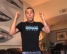 50 Cent helpt Steve-O van trap...