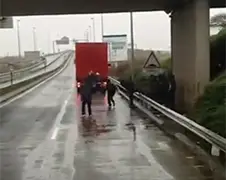 Ach ja, nog maar een video van vluchtelingen die mee willen