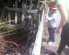 Achtbaan voor golfballetjes in tuin