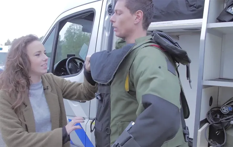 Achter de viral: Tom steekt vuurwerkje af!