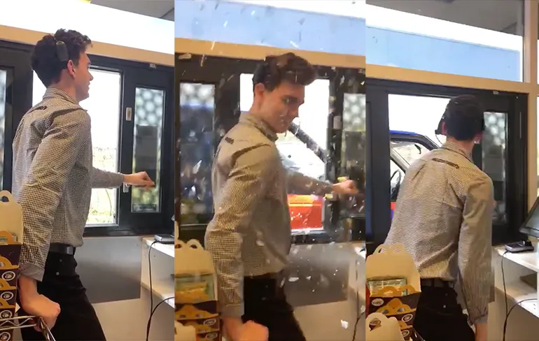 Achteruit door de drive met een party popper