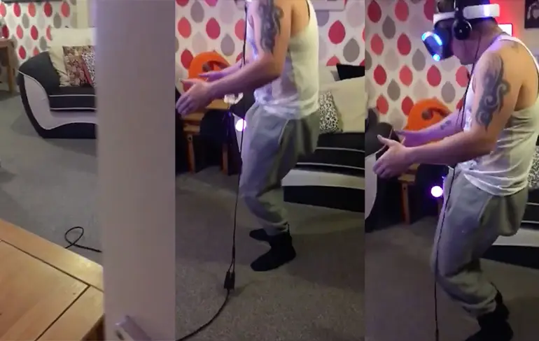 Adam vermaakt zich opperbest met zijn Virtual Reality set