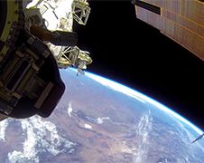 Adembenemende GoPro beelden van Spacewalk astronauten