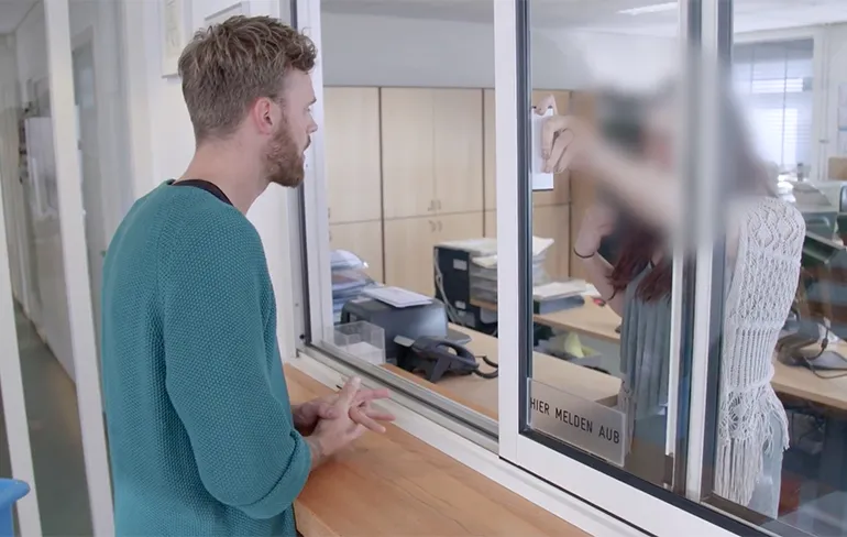 Adriaan heeft notenallergie en ging bijna dood, nu is hij boos!