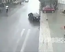 Afslaande truck plet motorrijder