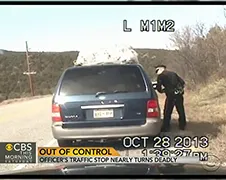 Agent schiet op auto vol met kinderen