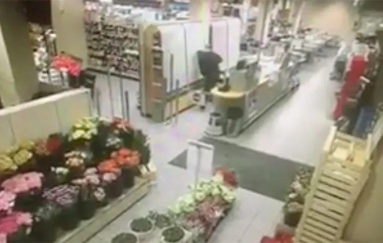 AH Eindhoven trakteert sigaretten dief op rookwolk