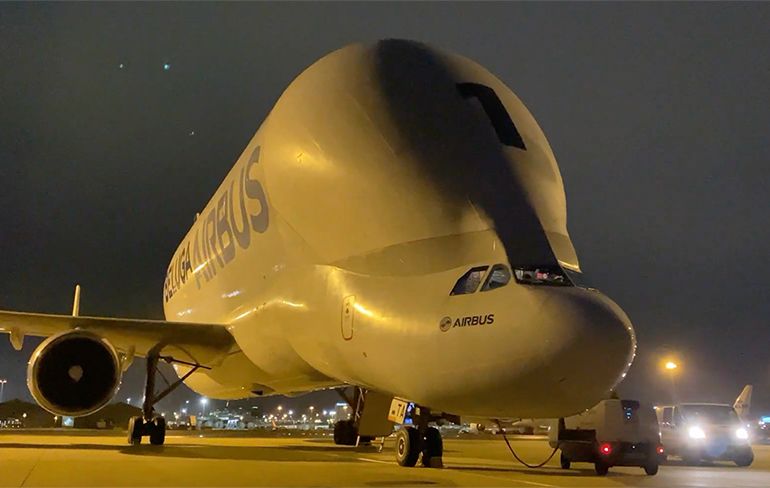 Airbus Beluga vrachttoestel moest uitwijken naar Schiphol