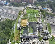 Als een vogeltje over de Chinese rotsvilla vliegen