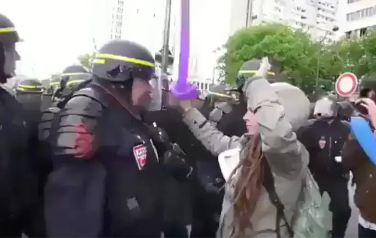Als het geweld gebruikt door agenten echt uit de hand loopt...